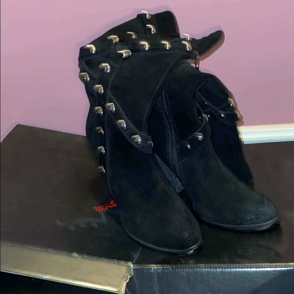 Carlos Santana Suede boots